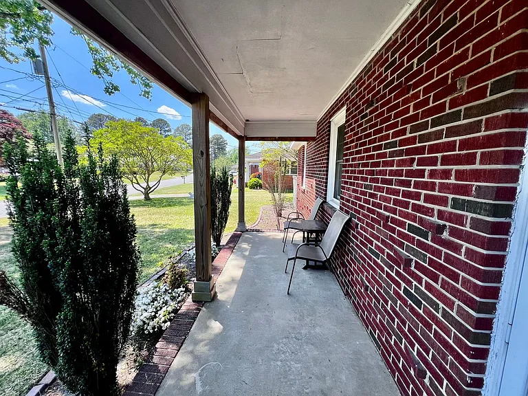 1114 Woodland Terrace Dr — Photo 2