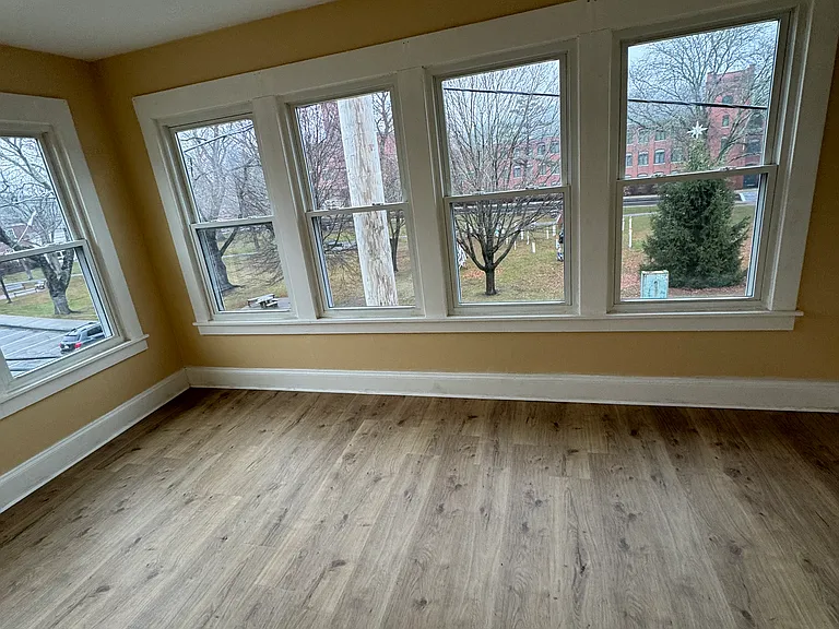 33 Crystal St #2 — Photo 3