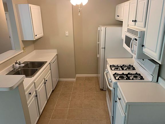 3rd image of 2446 Crystal Springs Dr