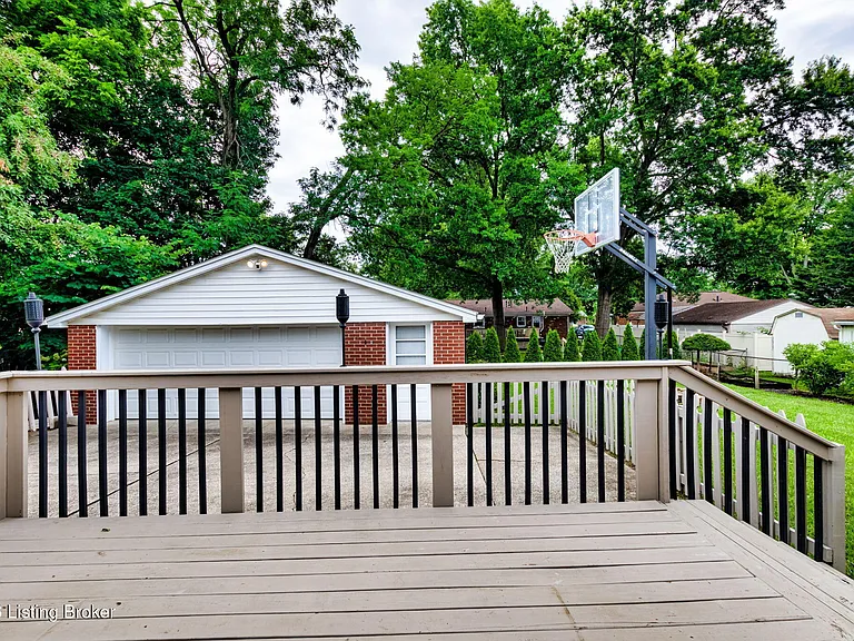 519 Leyton Ave — Photo 38