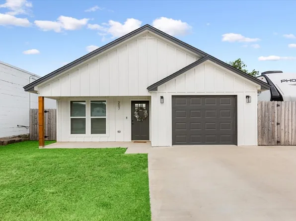 207 S Madison St, Mc Gregor, TX 76657