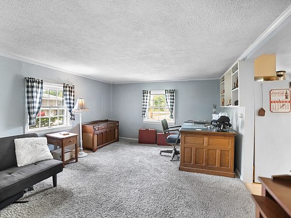 3rd image of 688 Logan Rd