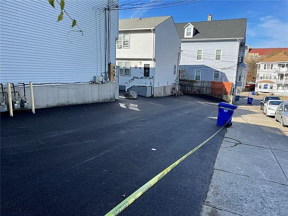 4th image of 742 Pine St #738