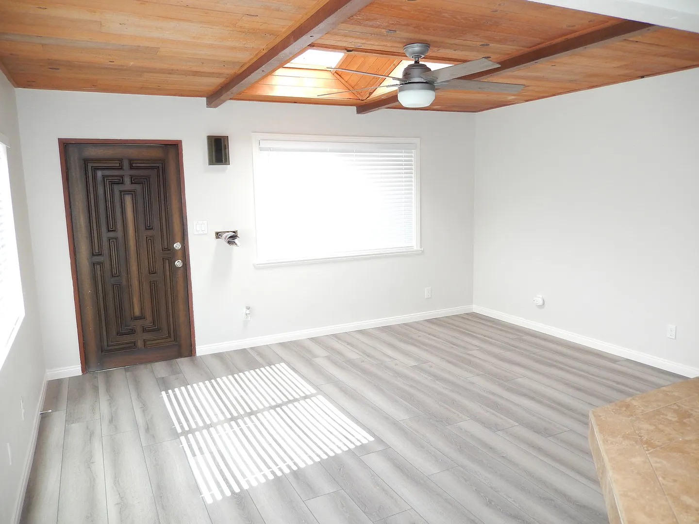 Completely Remodeled 2 Bedroom in the Heart of Bay Park!! — Photo 3
