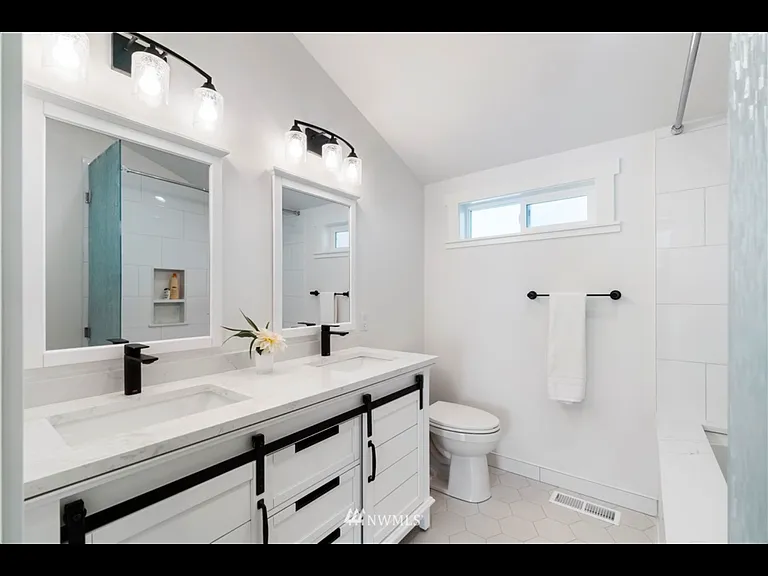 10924 SE 304th St — Photo 4