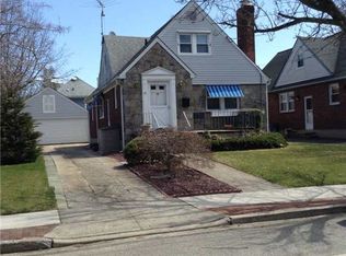 15 Whittier St, Lynbrook, NY 11563