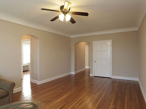 5th image of 15119 Lake Ave