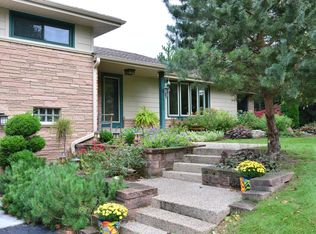 9302 N Sleepy Hollow Ln, Bayside, WI 53217