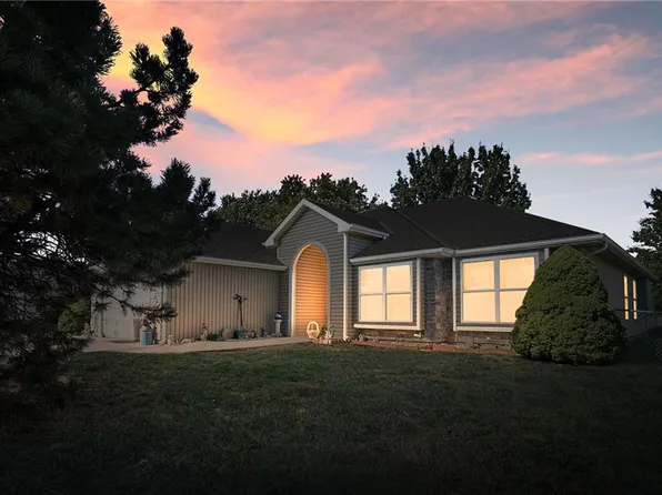 1110 Granada Dr, Raymore, MO 64083