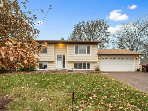 2975 Chisholm Pkwy N, Maplewood, MN 55109