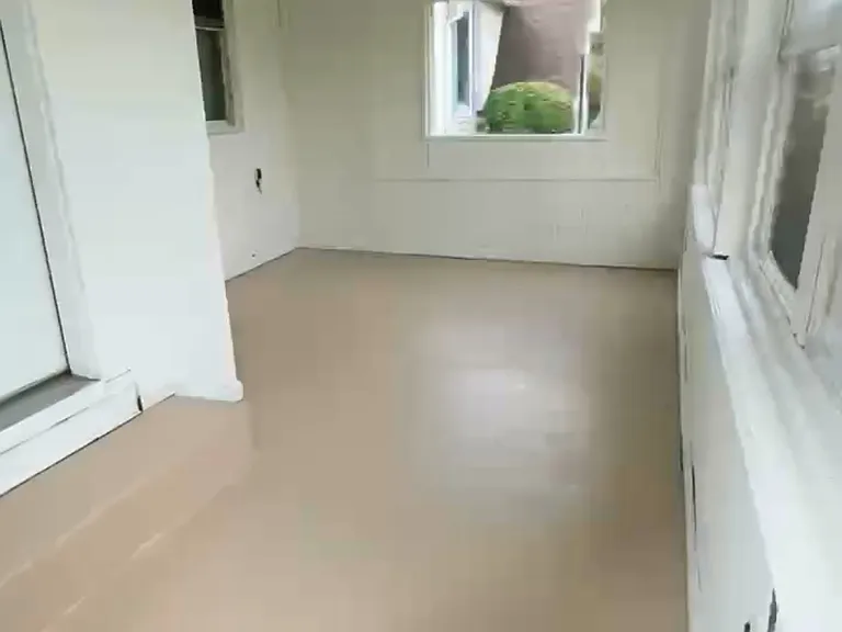 557 Emerson Dr — Photo 3