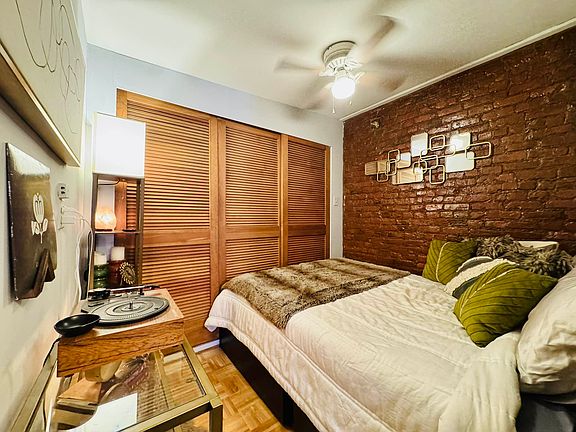 3rd image of 518 E 6th St APT 12