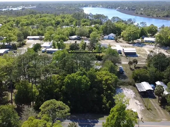9 NW 9th St, Carrabelle, FL 32322