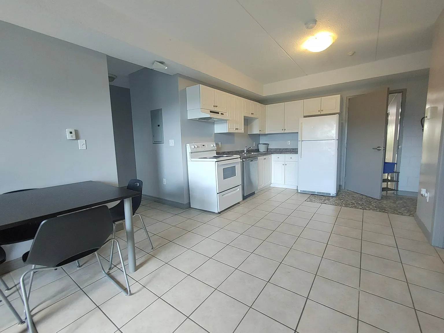 325 Spruce St Waterloo — Photo 2