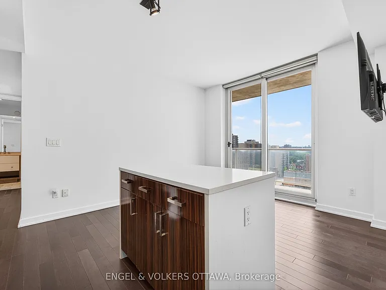 300 Lisgar St #1210 — Photo 14