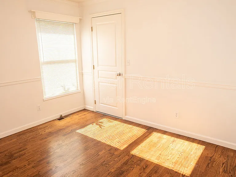 4840 N 8th St — Photo 24
