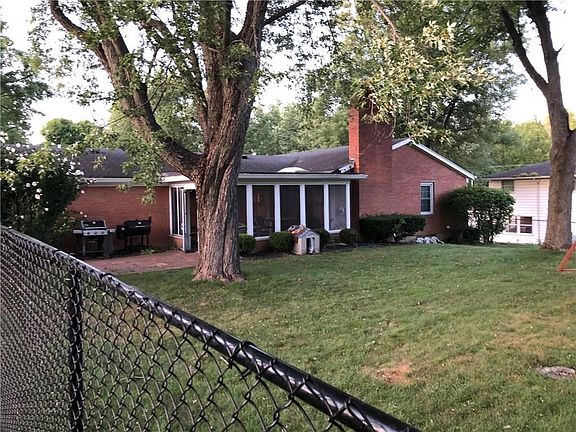 3rd image of 447 E Lyndhurst St