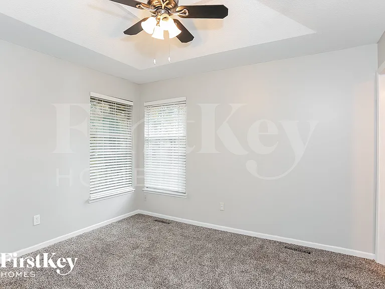 308 Oak St W — Photo 10