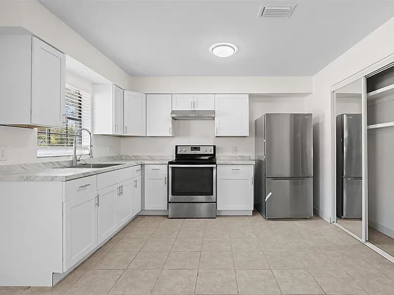 450 N Elmwood Point — Photo 6