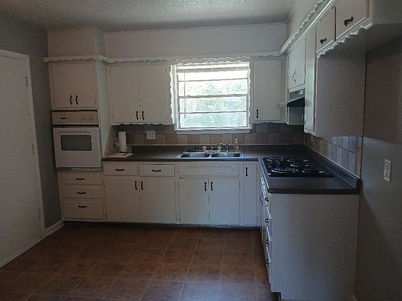 4th image of 1031 Canterbury Ave