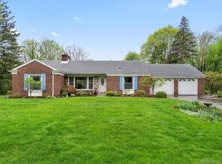 435 Hillview St, Rochester Hills, MI 48306