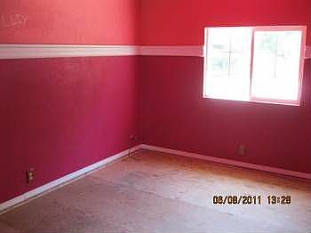 3rd image of 4901 Siskiyou Ave