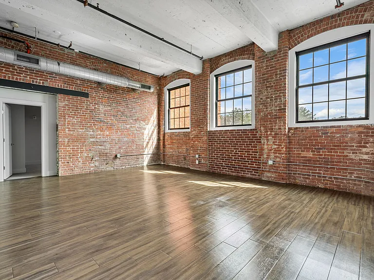 150 Oakland St — Photo 32