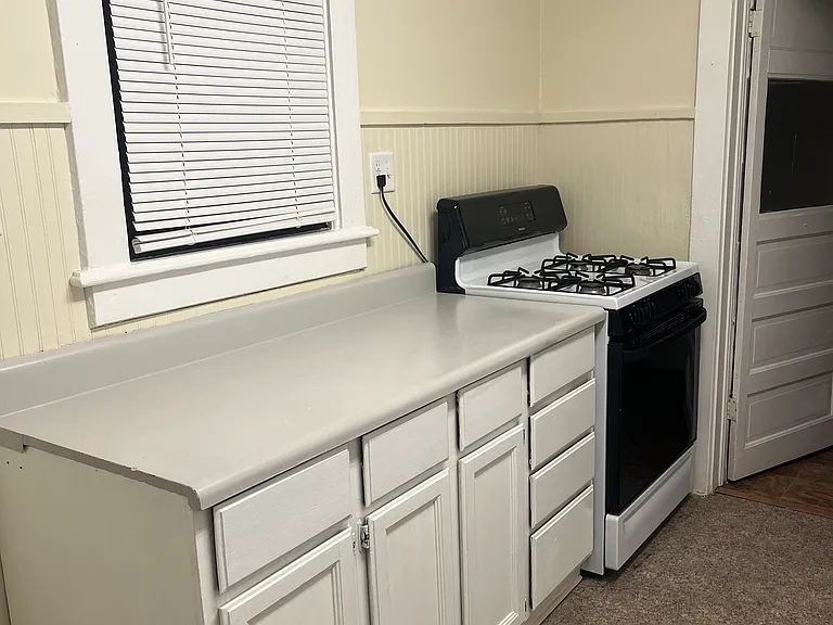 Left side of kitchen