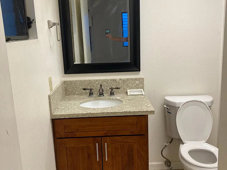 1066 Green St #300 — Photo 4