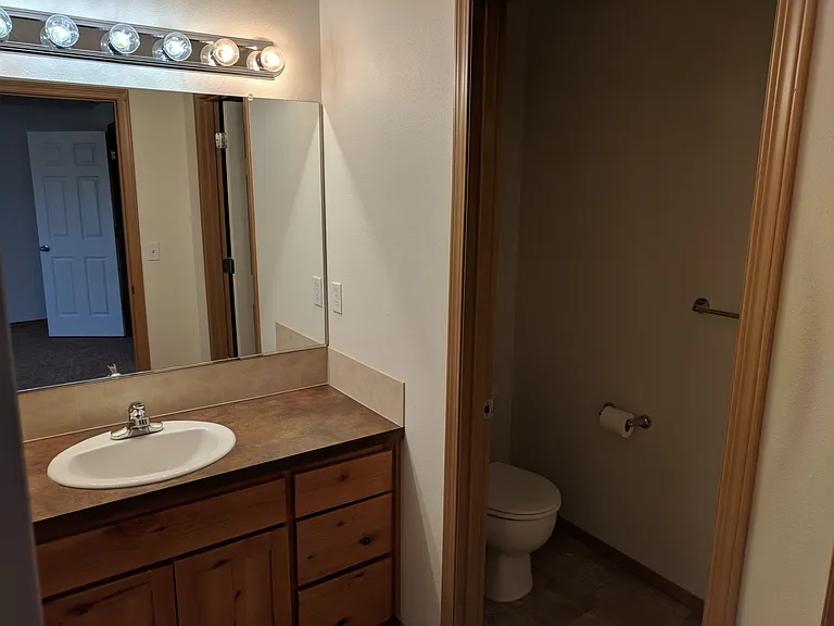 445 Donna Dr — Photo 3