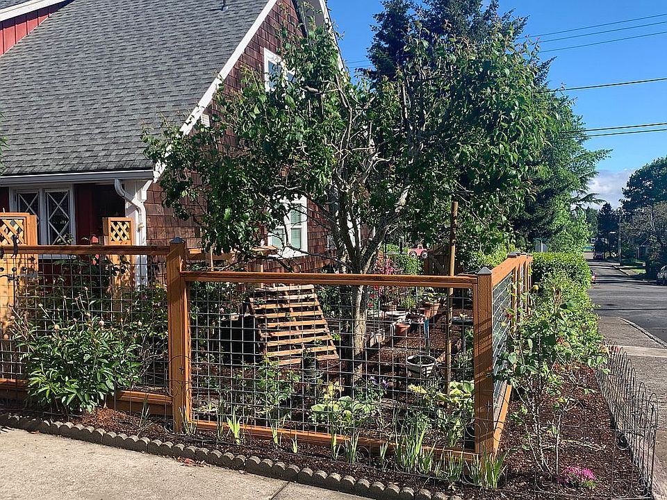 2nd image of 890 Hoyt St SE