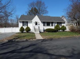 98 Hovey St, Lowell, MA 01852