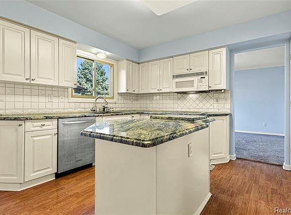 2nd image of 9059 Stone Hollow Ct