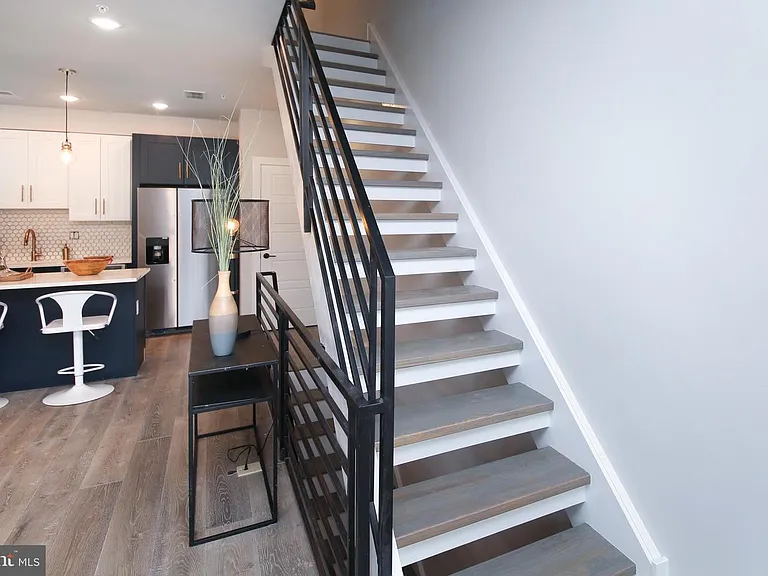 18 W Phil Ellena St #B2 — Photo 7