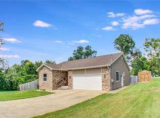 303 Tyler Ave, Charleston, IL 61920