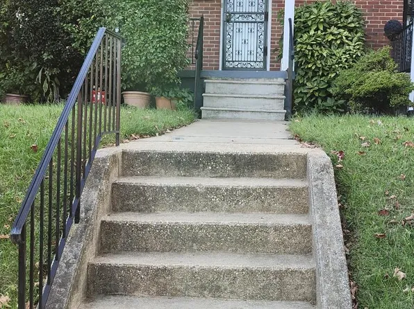 720 N Chapelgate Ln, Baltimore, MD 21229