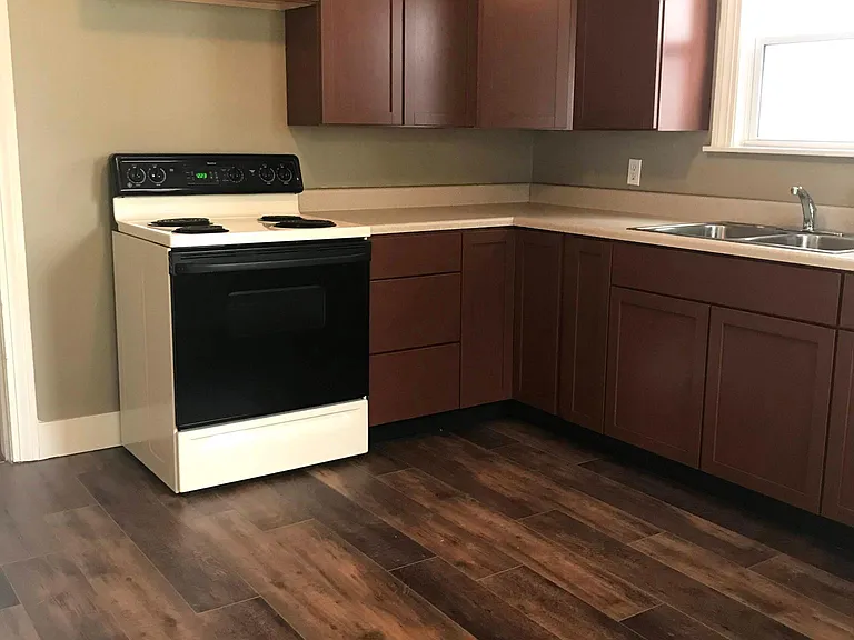 514 Montana Ave — Photo 2