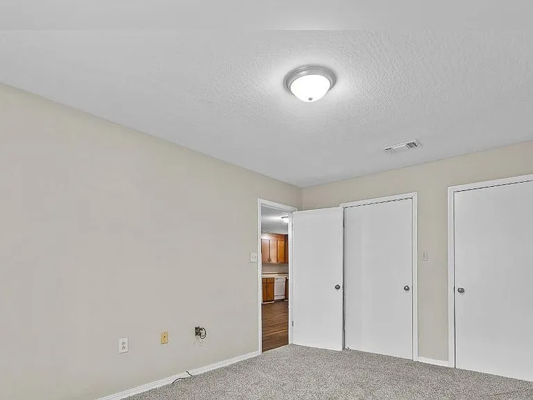69 Hickory Knl #2 — Photo 12
