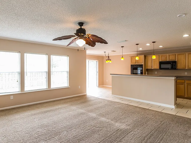 1417 Heather Ct — Photo 5