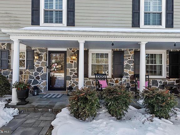 5th image of 1012 Waltham Rd