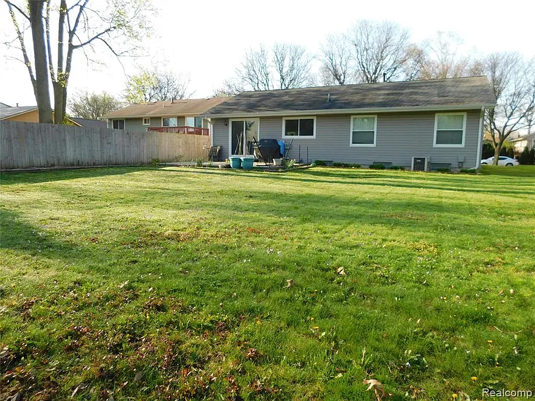 2759 Winter Dr — Photo 23
