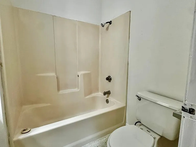 1128 E. Main St Apts. — Photo 5