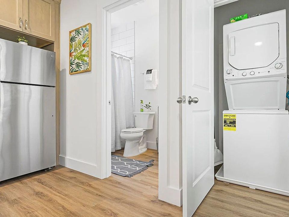 1st image of 25 Pine St