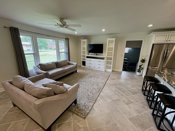 4th image of 122 Burrum Dr