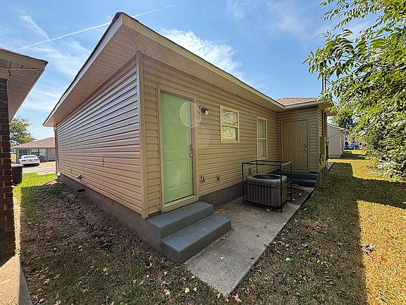 3rd image of 913 Ruth Ann Dr