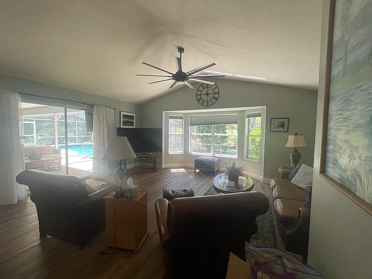372 E Keller Ct — Photo 14