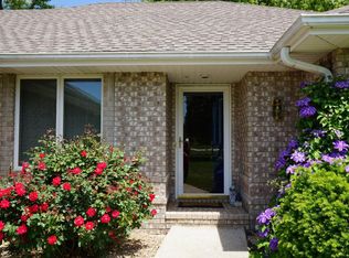 432 River Oaks Dr, Nixa, MO 65714
