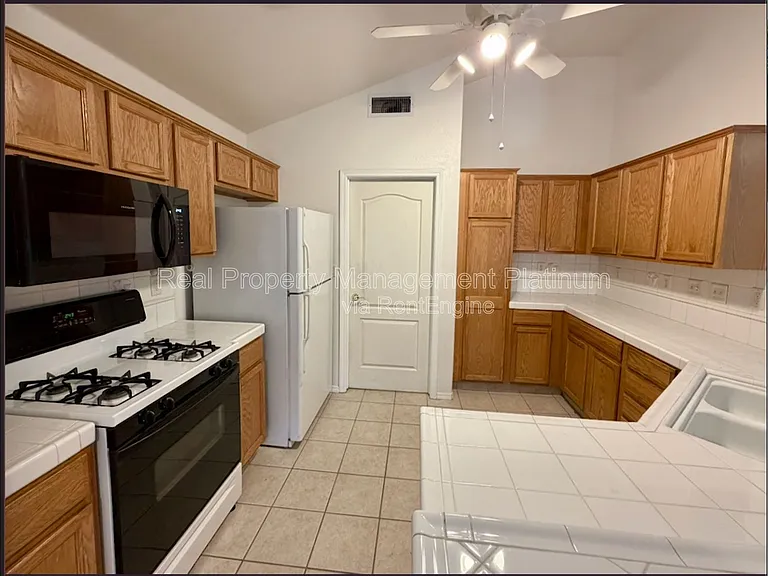 2669 Alamos Ave — Photo 2