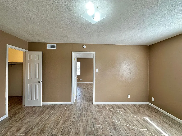 1807 N Ws Young Dr — Photo 12