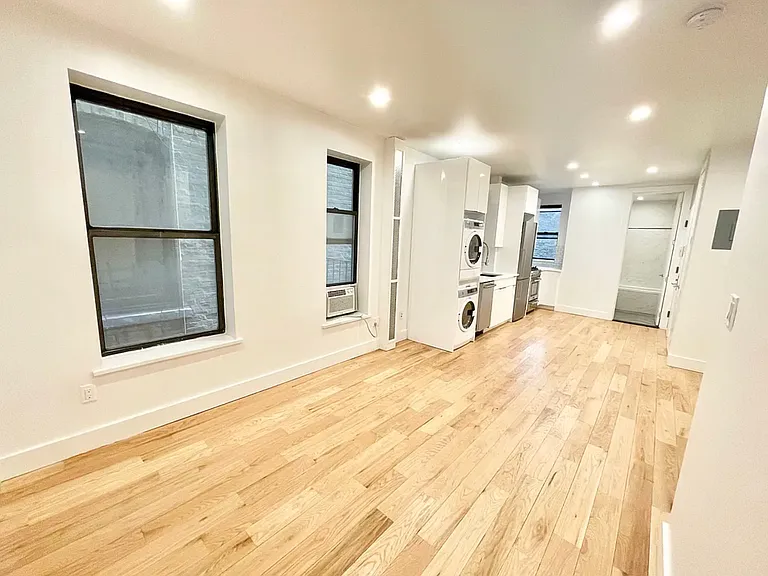 216 W 22nd St #3FE — Photo 2
